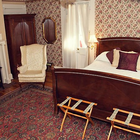 The Carriage Inn Bed And Breakfast 찰스 타운 외부 사진